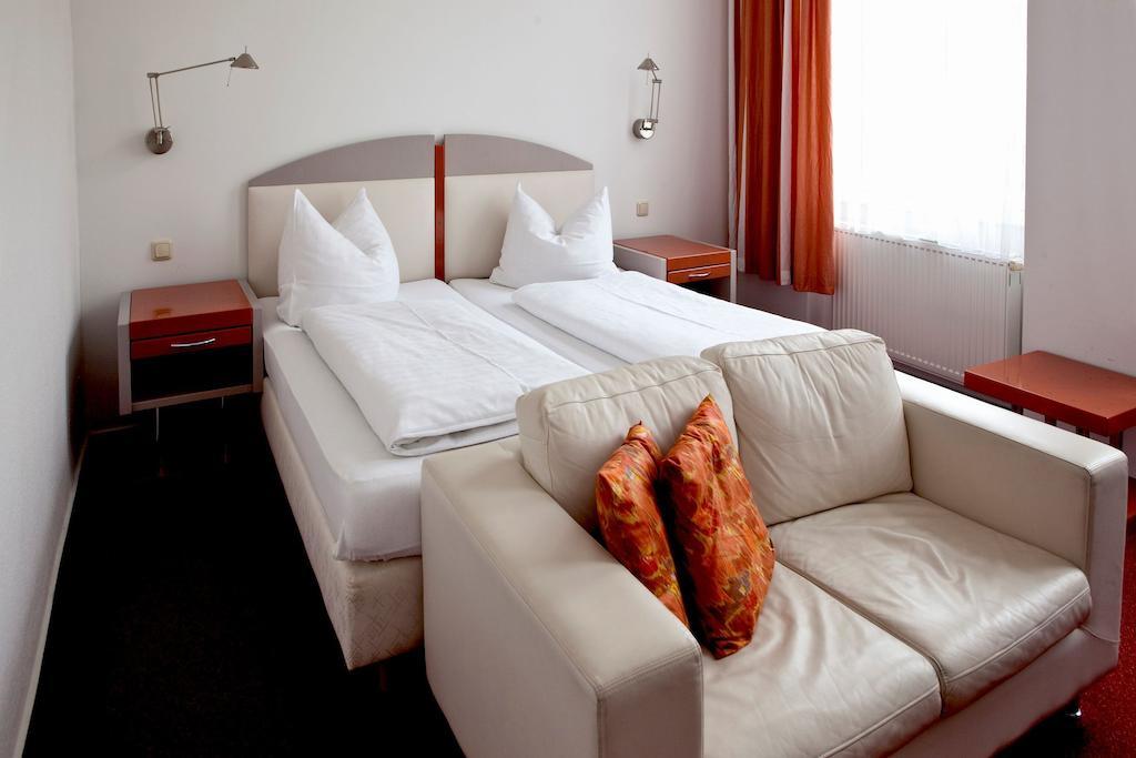 Hotel Adler Greifswald Phòng bức ảnh