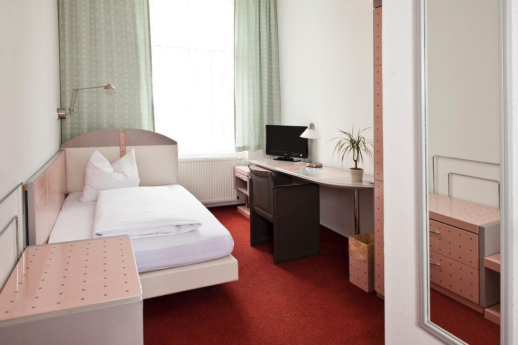 Hotel Adler Greifswald Phòng bức ảnh